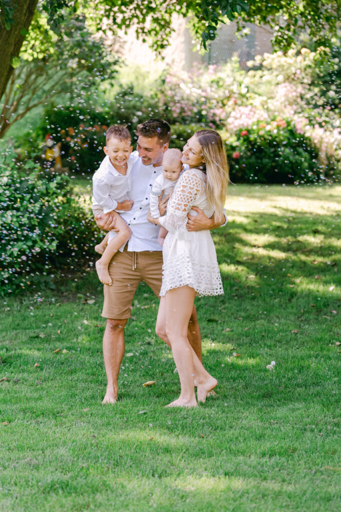 Familienfotos in Wien: Für schöne Erinnerungen. Ein Fotoshooting der besonderen Art mit der ganzen Familie bei euch zu Hause oder Outdoor!